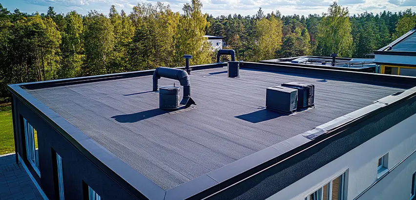 Professional Flat Roof Replacement Services in Streamwood, IL