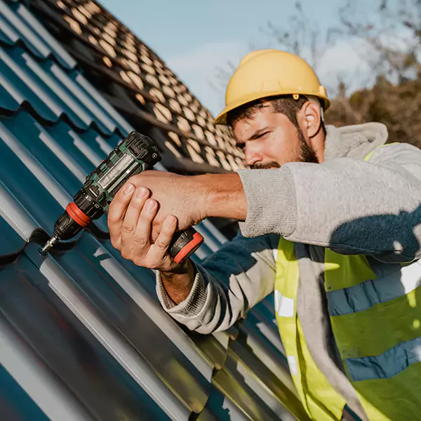 Why Streamwood Homeowners Choose Streamwood Roofing Pro for Steel Roof Repair Service?